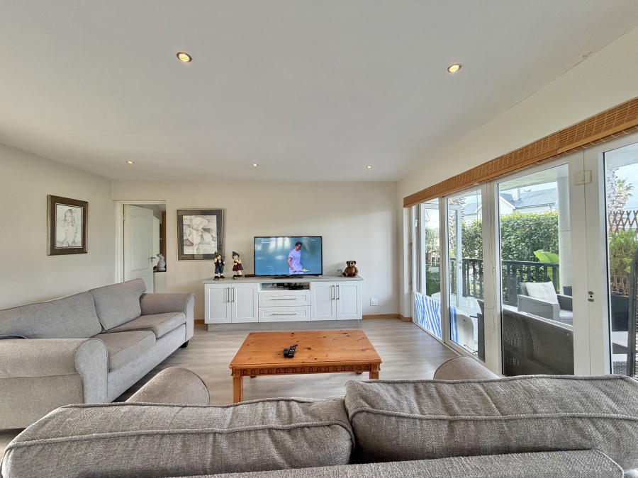 6 Bedroom Property for Sale in Marina Martinique Eastern Cape